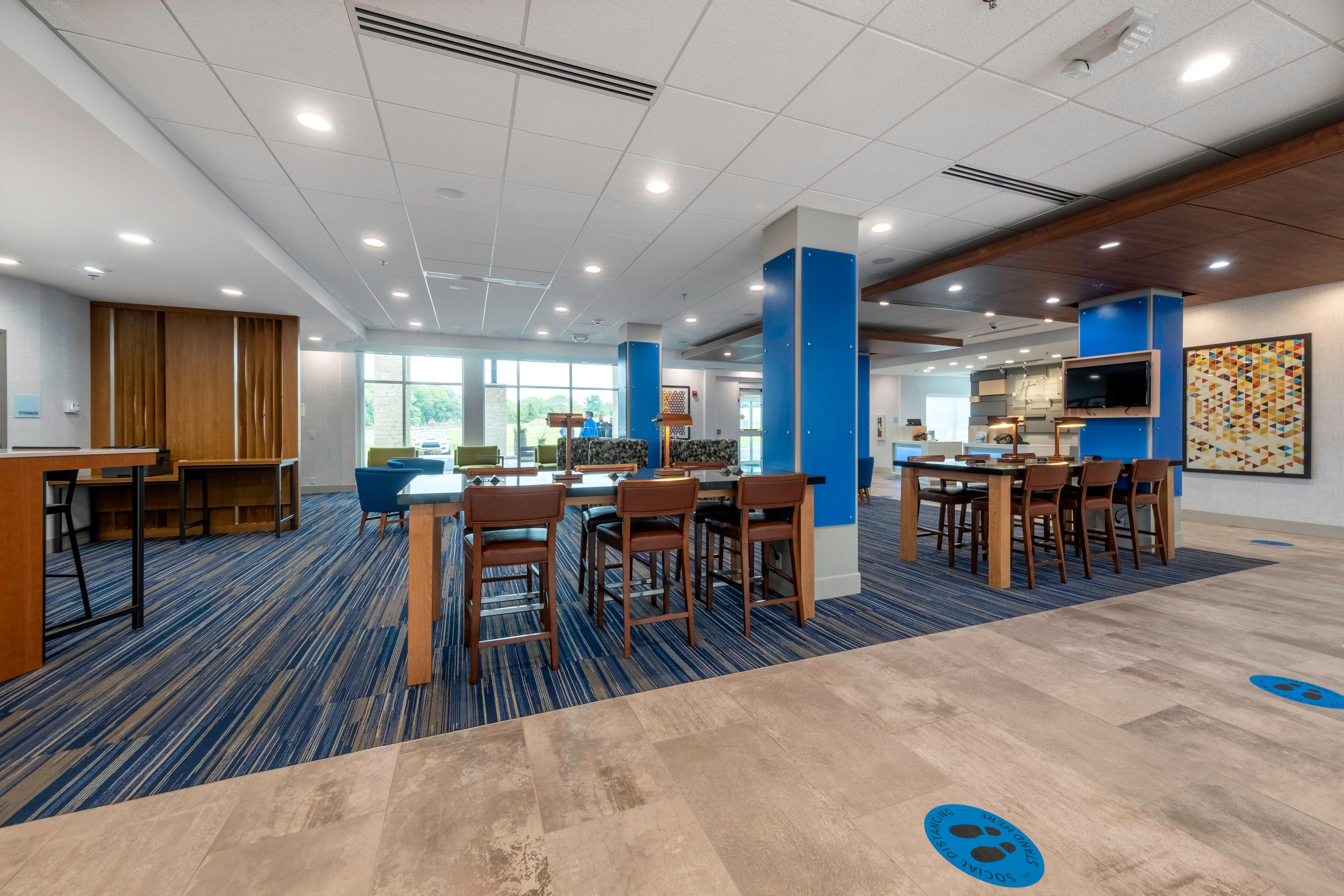 Holiday Inn Express & Suites - Staunton By Ihg Exterior foto